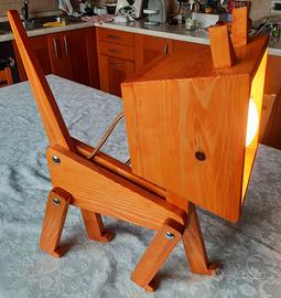 Lampada in legno a forma di gatto
