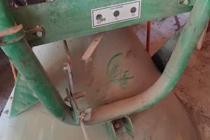 Macchine agricole spargi concime