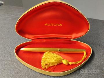 penna bagnata in oro 