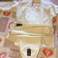 Kimono per bambino pari al nuovo