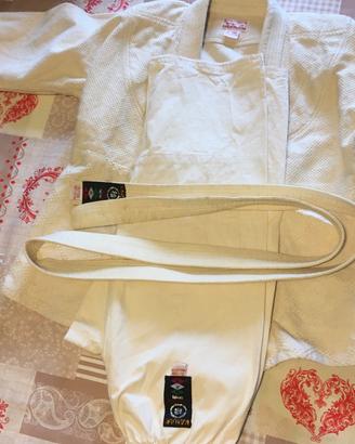 Kimono per bambino pari al nuovo