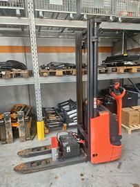 Stoccatore Elettrico uomo a terra marca Linde mode