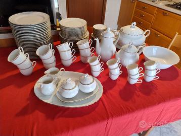 Servizio di piatti in porcellana da 12 persone