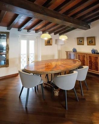 Attico / Mansarda di 212 m² con più di 5 locali a 