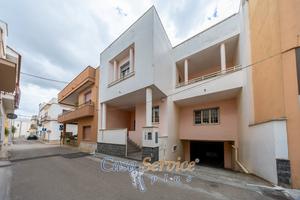 Abitazione indipendente con garage e terrazzo