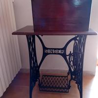 macchina da cucire anni 1900 marca singer .