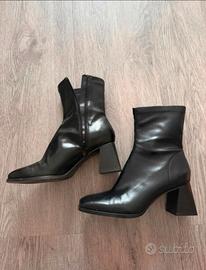 Stivaletti stradivarius nuovi