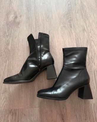 Stivaletti stradivarius nuovi