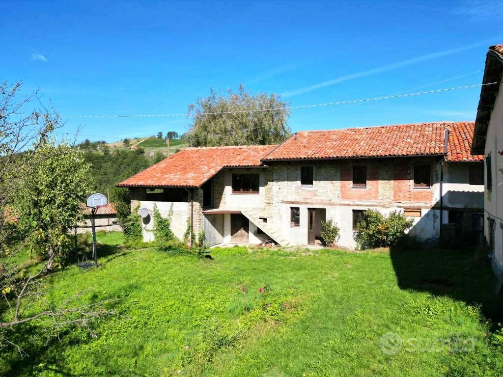 Rustico / Casale di 150 m² con più di 5 locali a B - Vista 3