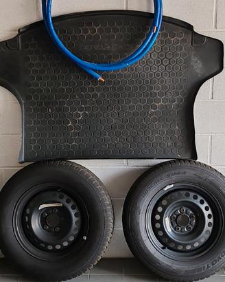 Cerchi e gomme 215/70 R 16 protezione bagagliaio