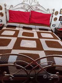 Coperta matrimoniale fatta all'uncinetto 