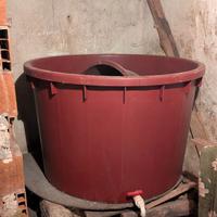 Tino per vino da 1000 litri con sottospina