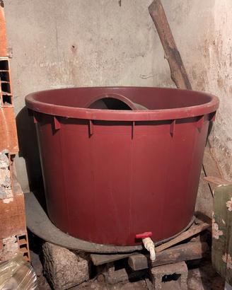 Tino per vino da 1000 litri con sottospina