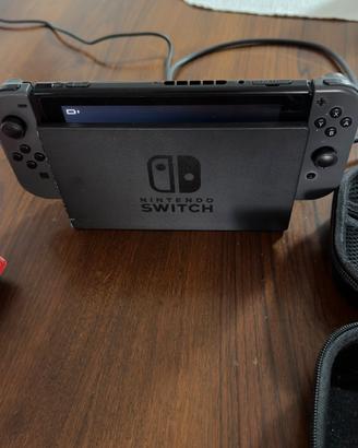 Nintendo switch 1 con custodia