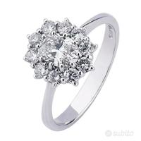 ANELLO IN ORO 18kt. CON DIAMANTI E DIAMANTE OVALE