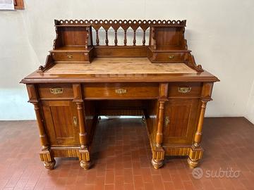 Scrivania d’epoca in ciliegio