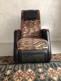 Poltrona reclinabile in pelle e microfibra tigrata