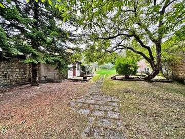 CASA SEMINDIPENDENTE A GUALDO TADINO