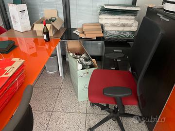 scrivania, ufficio completo