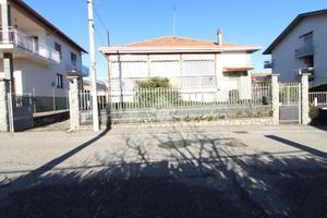 VILLA SINGOLA A PIANEZZA