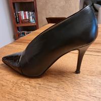 DÉCOLLETÉ NERE IN PELLE CON TACCO 