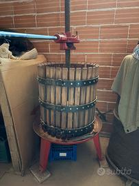 Torchio per Uva Tradizionale – Per Produzione di V