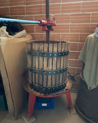 Torchio per Uva Tradizionale – Per Produzione di V