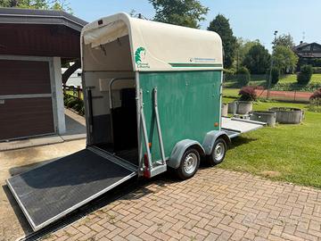 Trailer per trasporto cavalli e carrozza