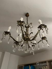 Lampadario vintage con gocce in cristallo