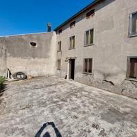 Cologna Veneta periferia: casa affiancata con terr