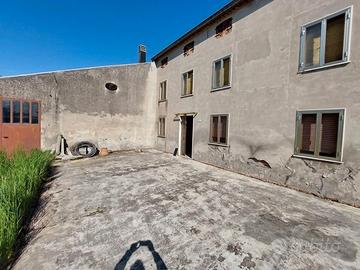 Cologna Veneta periferia: casa affiancata con terr