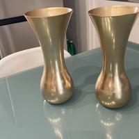 Coppia vasi decorativi in metallo