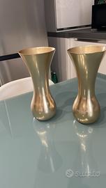 Coppia vasi decorativi in metallo