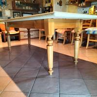 Tavolo artigianale in pietra