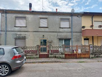Casa completamente da ristrutturare