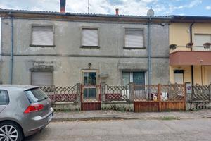 Casa completamente da ristrutturare