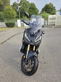 Honda X-ADV 750 nera 10/2022 – 18.518 km