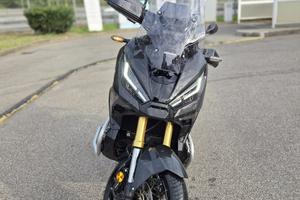 Honda X-ADV 750 nera 10/2022 – 18.518 km