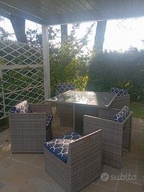 Set tavolo e sedie da giardino 