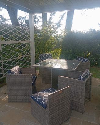 Set tavolo e sedie da giardino 