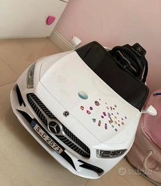 Macchina Mercedes bimba bianca