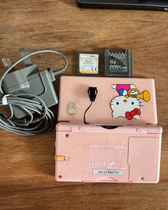 Nintendo DS con R4 e caricabatterie originale