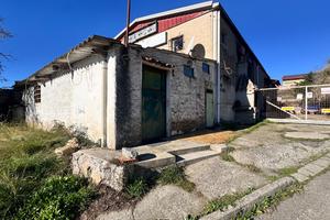 Capannone in via Gronchi