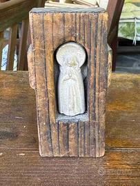 Madonna statutetta incastonata