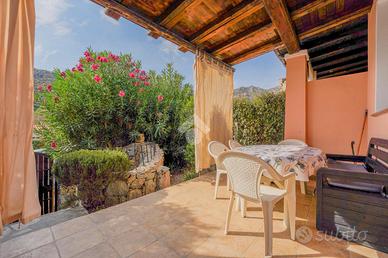 VILLA A SCHIERA CENTRALE A OLBIA