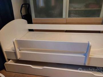 Lettino per bambini con materasso