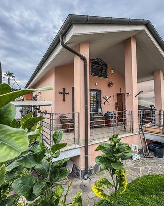 Villa di 240 m² con più di 5 locali a Roma