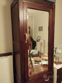 Armadio in legno antico