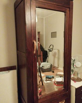 Armadio in legno antico