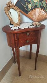 Tavolino antico da angolo con intarsi